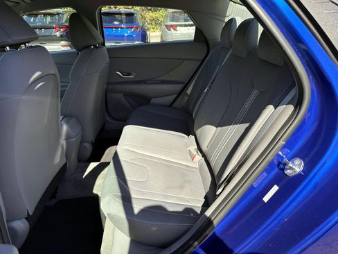 Used 2023 Hyundai Elantra SEL w/ Convenience Package FWD image 12
