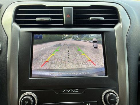 Used 2020 Ford Fusion SE FWD image 18