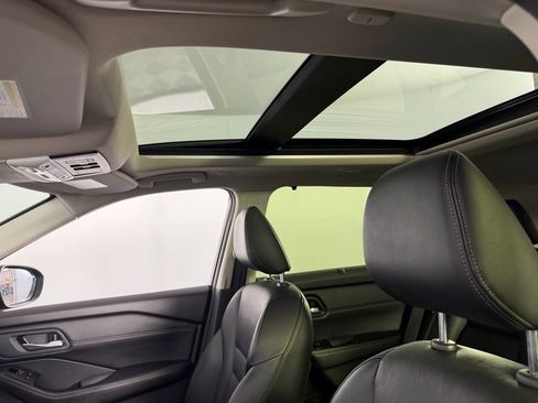 Used 2024 Nissan Rogue SL w/ SL Premium Package image 25