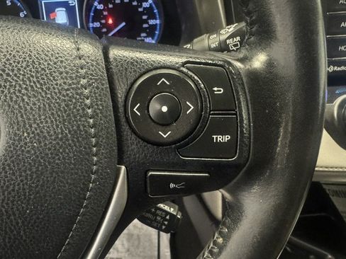 Used 2018 Toyota RAV4 XLE AWD/4WD image 18