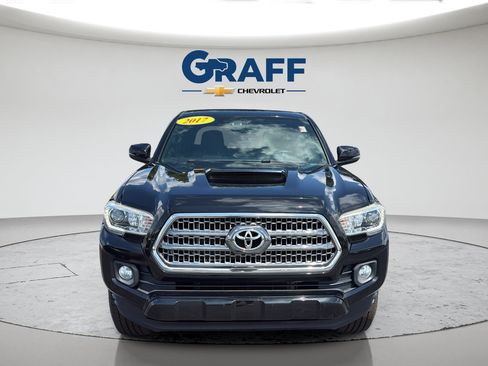 Used 2017 Toyota Tacoma TRD Sport AWD/4WD image 12