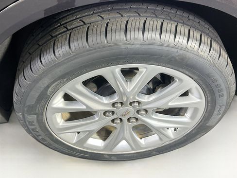 Used 2018 Cadillac XT5 Luxury w/ Driver Awareness Package image 32