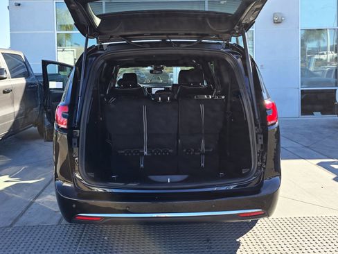 New 2026 Chrysler Pacifica Limited image 18