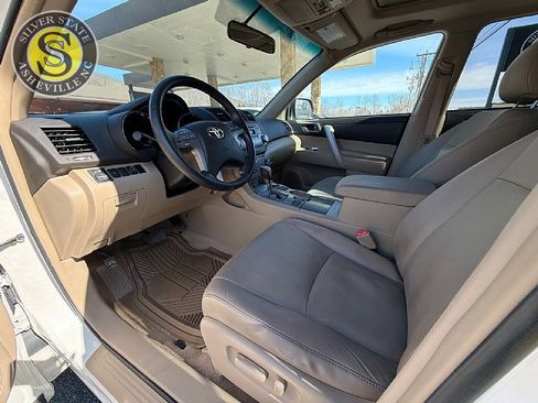 Used 2010 Toyota Highlander SE image 11