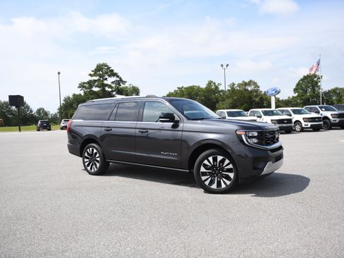 Used 2025 Ford Expedition Max Platinum w/ Driver's Package AWD/4WD image 2