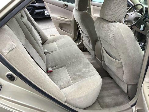 Used 2004 Toyota Camry LE image 26