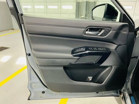 New 2026 Nissan Pathfinder Platinum image 25