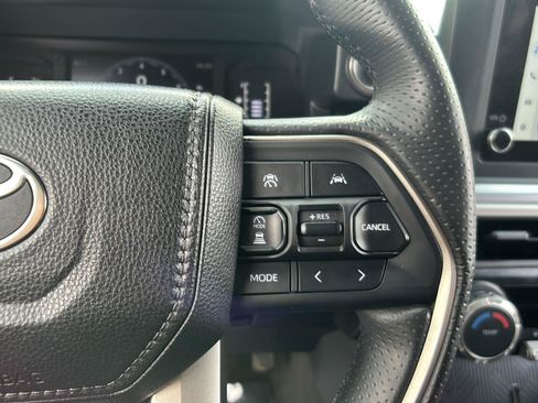 Used 2025 Toyota 4Runner SR5 AWD/4WD image 30