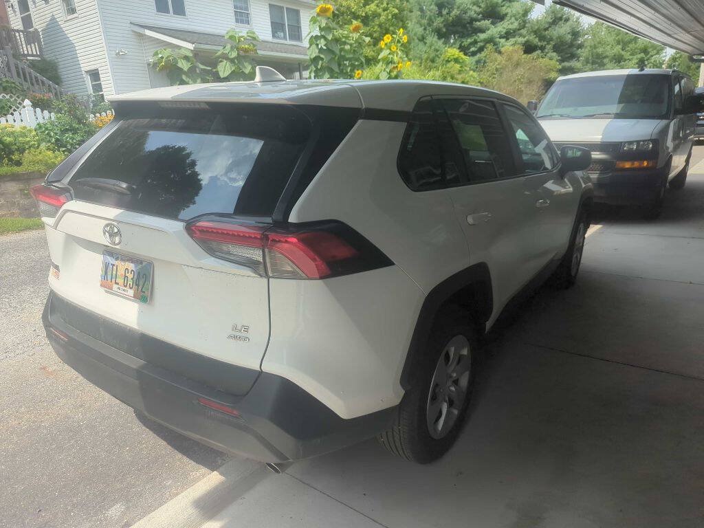 Used 2025 Toyota RAV4 LE AWD/4WD image 5