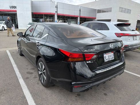 Used 2020 Nissan Altima 2.5 SV image 5