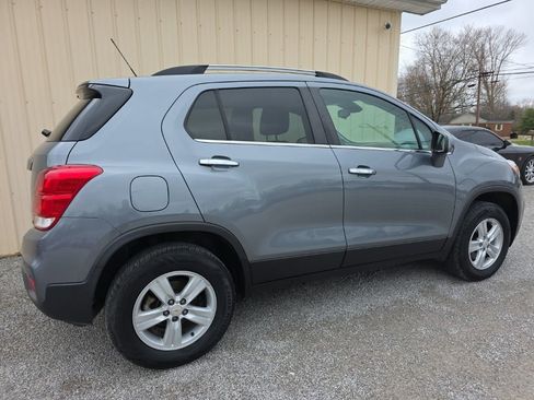 Used 2019 Chevrolet Trax LT w/ LT Convenience Package image 4