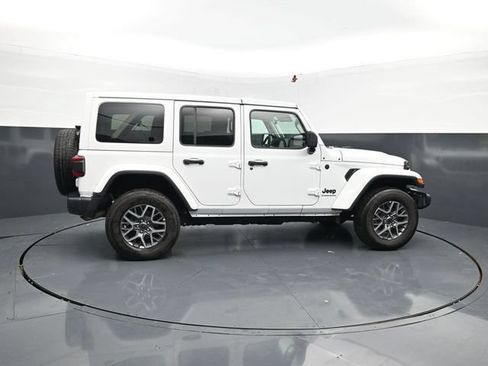 Used 2025 Jeep Wrangler Unlimited Sahara AWD/4WD image 11