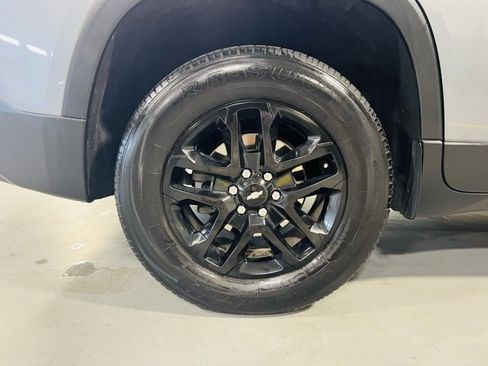 Used 2021 Chevrolet Traverse LT image 12