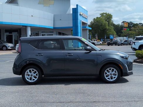Used 2025 Kia Soul LX w/ LX Technology Package FWD image 2