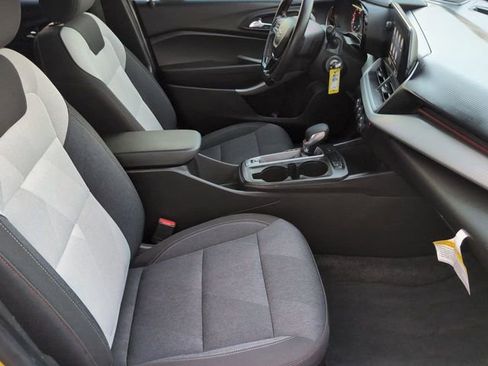 Certified 2024 Chevrolet Trax RS w/ Sunroof Package FWD image 24