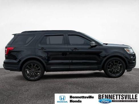 Used 2018 Ford Explorer XLT w/ Equipment Group 202A image 6