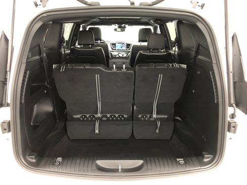 Certified 2024 Chrysler Pacifica Limited w/ S Appearance Package image 10