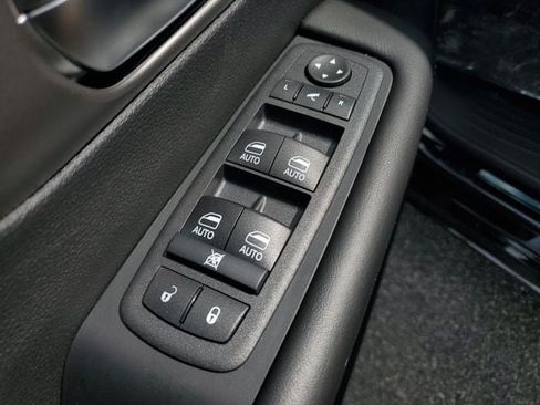 New 2027 Chrysler Pacifica Limited FWD image 21