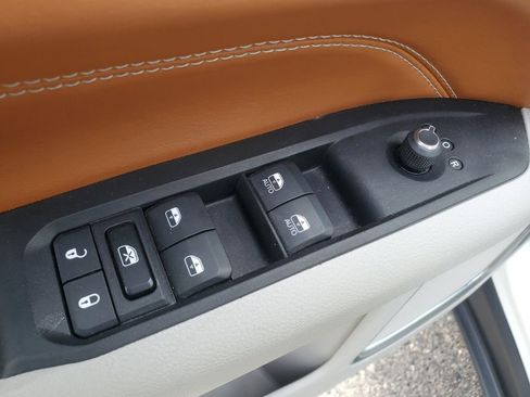 Used 2022 Jeep Compass Limited AWD/4WD image 9