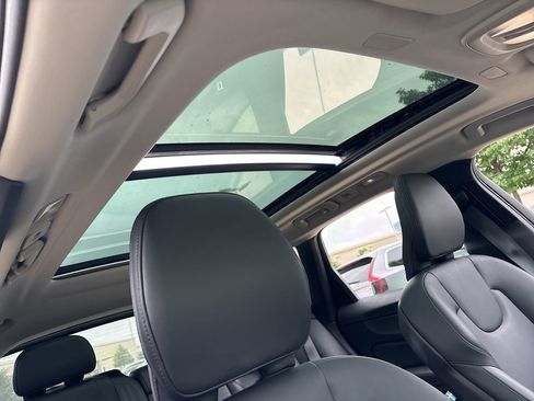 Certified 2025 Volvo XC60 B5 Core image 15