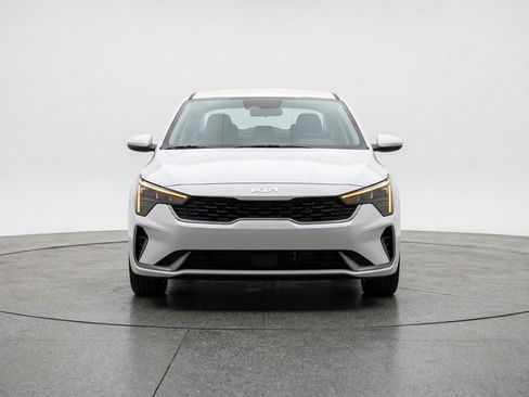 Used 2025 Kia K4 FWD image 2