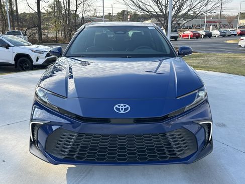 Certified 2025 Toyota Camry SE image 3