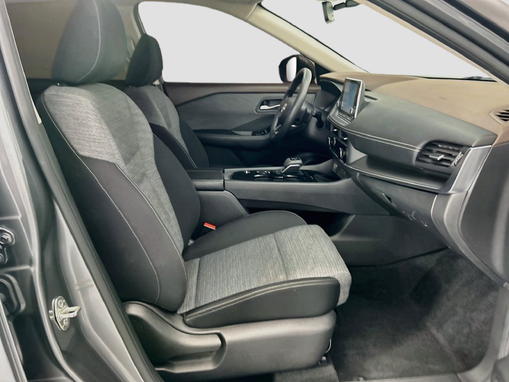 Used 2023 Nissan Rogue SV FWD image 18