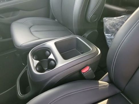 New 2026 Chrysler Pacifica Select image 31