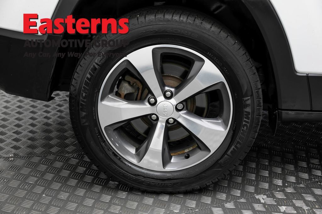 Used 2019 Jeep Cherokee Limited AWD/4WD image 32