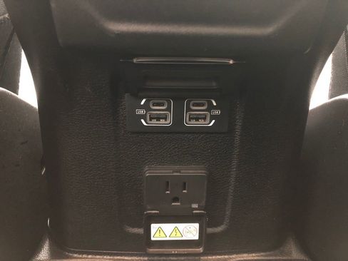 Certified 2024 Jeep Wrangler Rubicon w/ Technology Group AWD/4WD image 27
