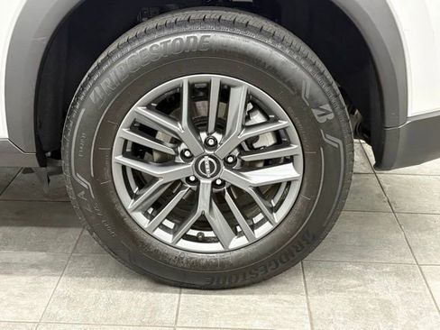 Used 2024 Nissan Rogue S image 7