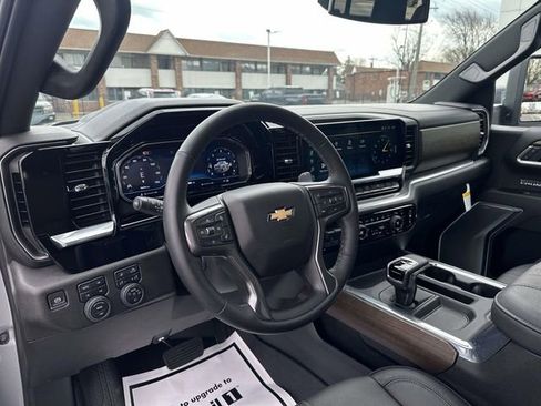 Used 2025 Chevrolet Silverado 1500 High Country w/ High Country Premium Package AWD/4WD image 18