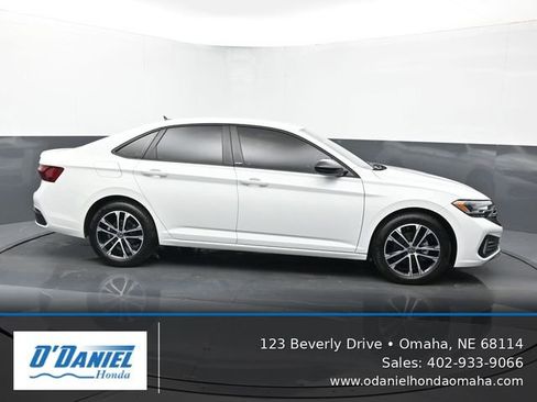 Used 2024 Volkswagen Jetta Sport FWD image 7