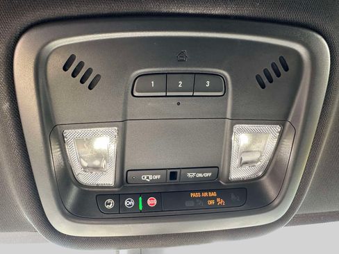 Used 2023 Chevrolet Traverse LT FWD image 33