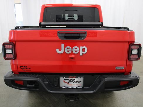 Used 2020 Jeep Gladiator Overland image 7