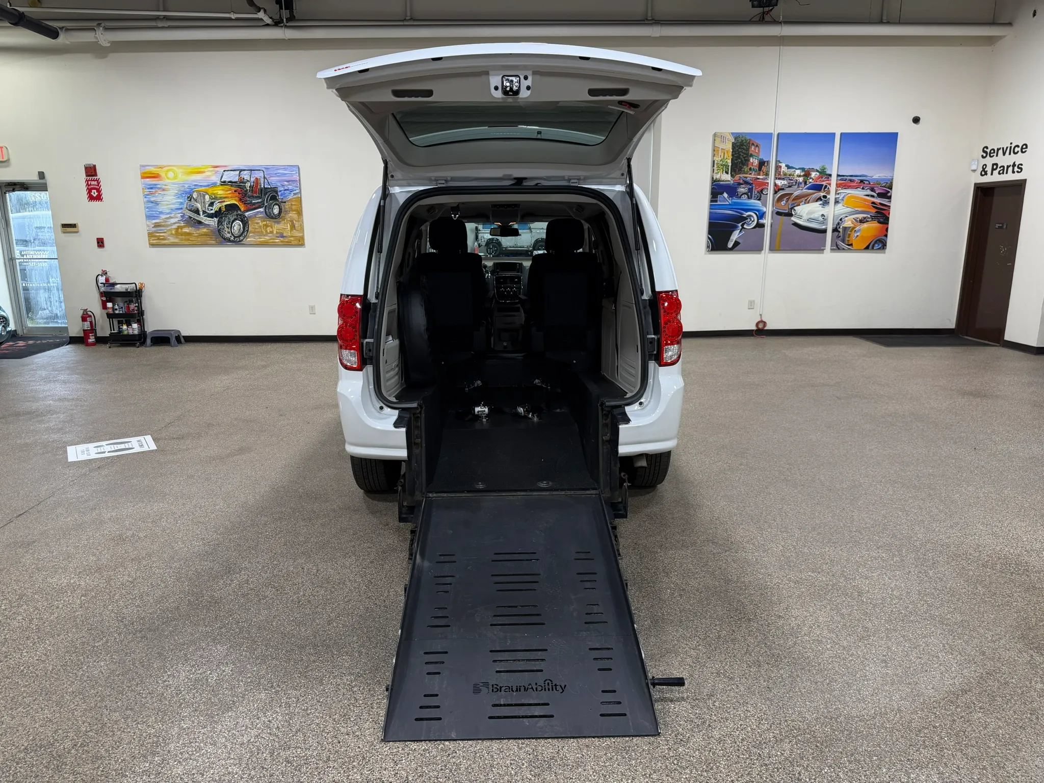 Used 2018 Dodge Grand Caravan SE FWD image 52