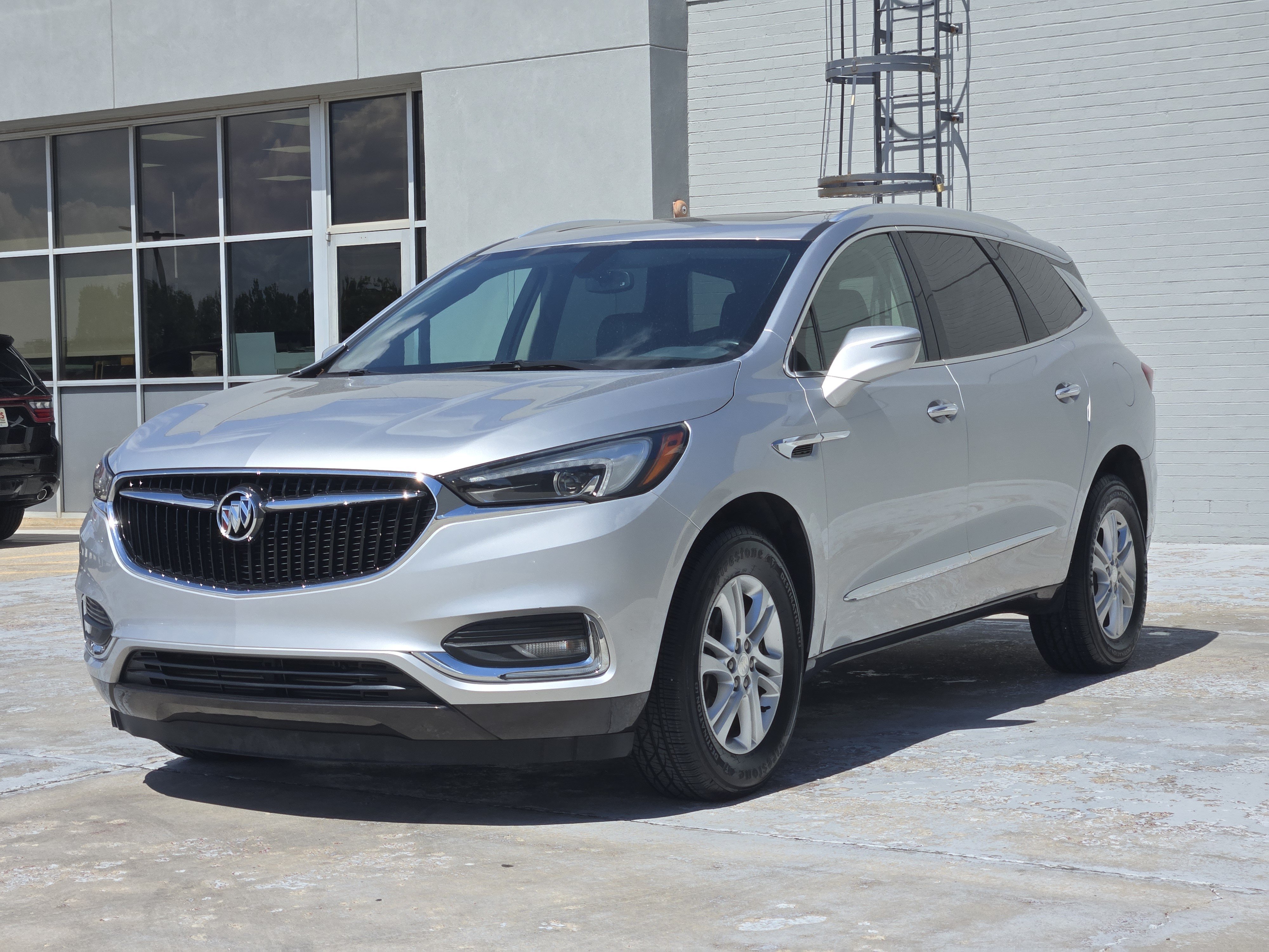 Used 2018 Buick Enclave Essence w/ Trailering Package FWD image 3