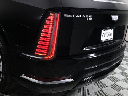 Used 2025 Cadillac Escalade IQ Luxury 2 w/ LPO, Premium Carpet Package AWD/4WD image 53
