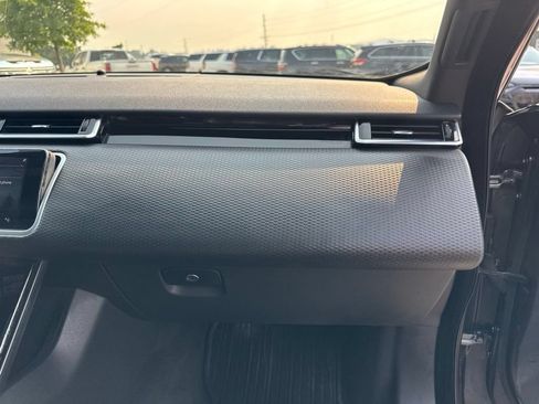 Used 2019 Land Rover Range Rover Velar R-Dynamic SE AWD/4WD image 19