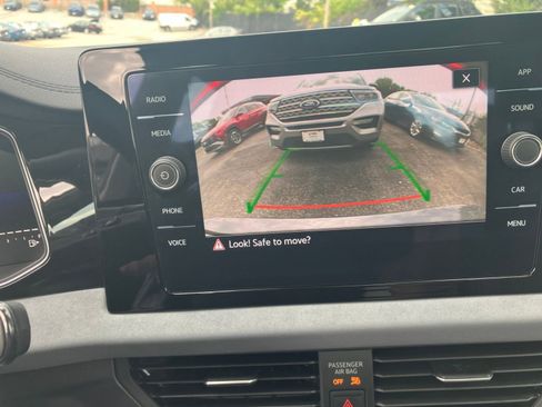 Used 2025 Volkswagen Jetta SE image 17