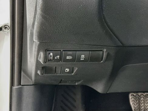 Used 2024 Toyota Corolla Cross AWD Hybrid image 17