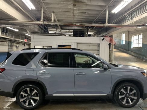 Certified 2023 Honda Pilot Touring image 1