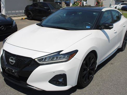Used 2023 Nissan Maxima SR w/ Sport Mat Group FWD image 10