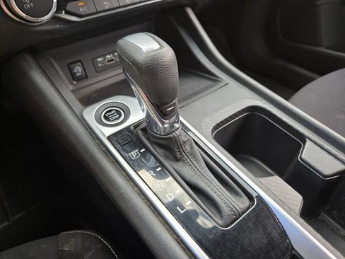 Used 2024 Nissan Sentra SV FWD image 32