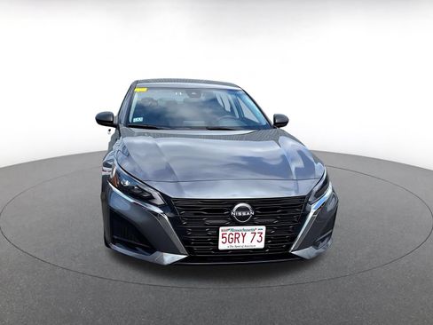 Used 2025 Nissan Altima 2.5 SV FWD image 2