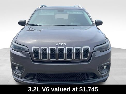 Used 2019 Jeep Cherokee Latitude Plus w/ Comfort/Convenience Group AWD/4WD image 2