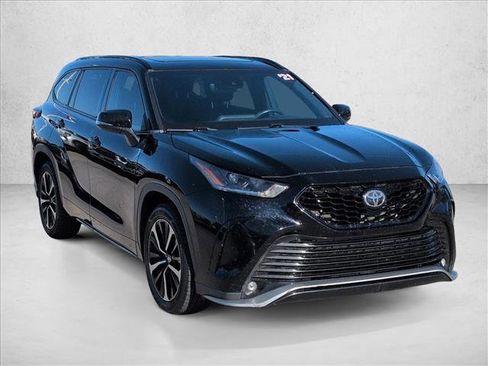 Used 2021 Toyota Highlander XSE image 3