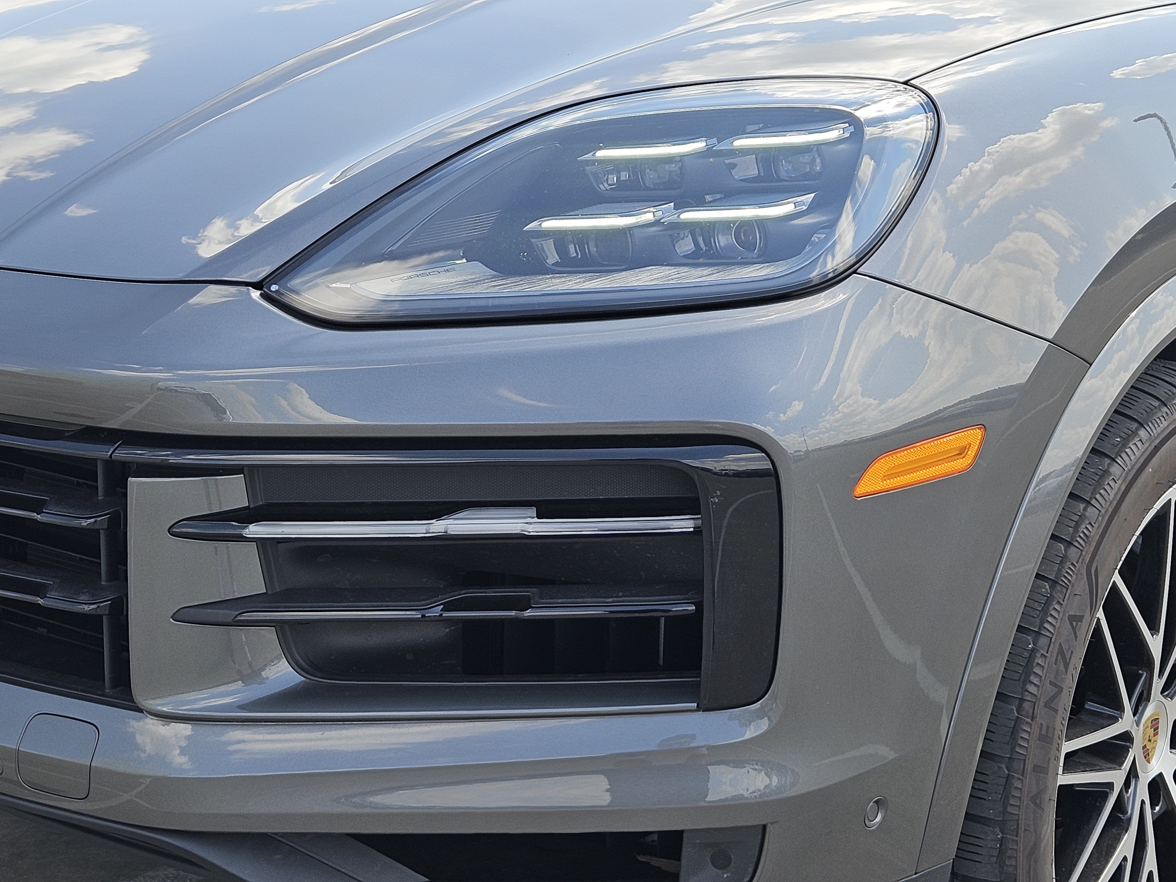 Certified 2024 Porsche Cayenne Coupe AWD/4WD image 12