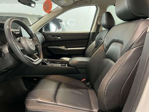 Used 2023 Nissan Pathfinder SL w/ Black Appearance Package AWD/4WD image 18