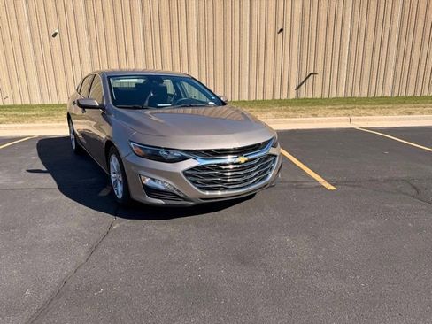 Used 2024 Chevrolet Malibu LT image 2